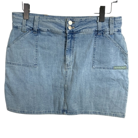 Bum Equipment Dresses & Skirts - Bum Equipment Vintage Faded Jean Skirt w Stretch, Pockets